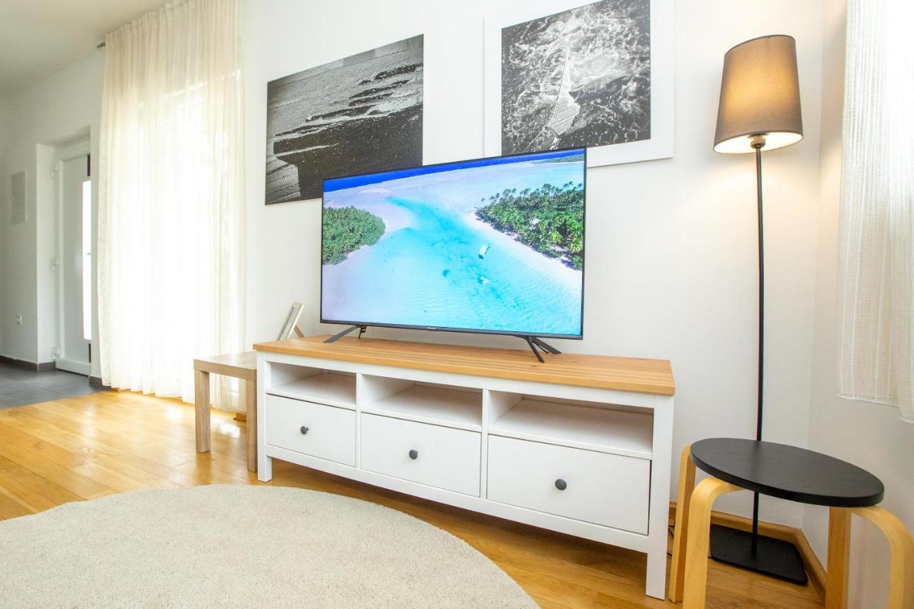 Sweet Apartment *